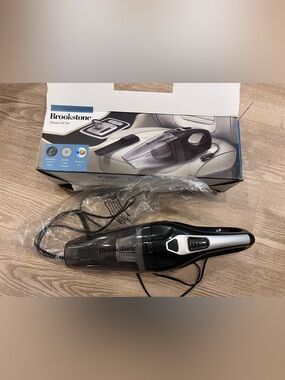 Like new brookstone deluxe car vacuum